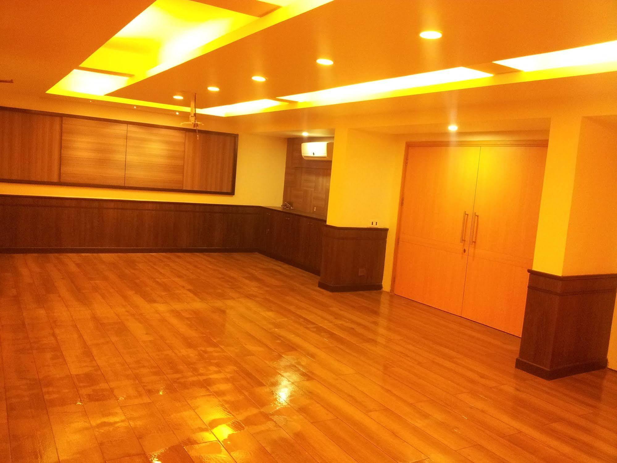 斯凯伦酒店 阿穆达巴 外观 照片